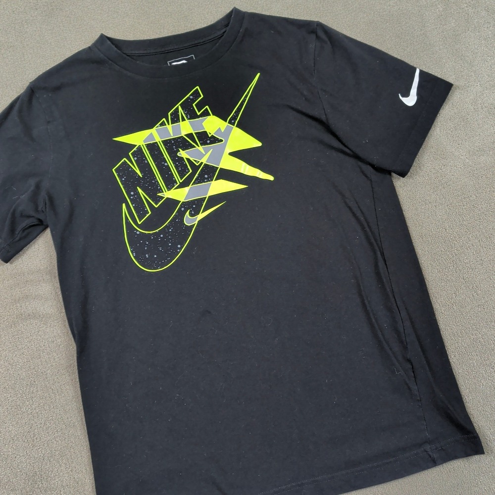 Nike T-Shirt Size XL Boys Black Neon Green Graphic Swoosh Short Sleeve Tee